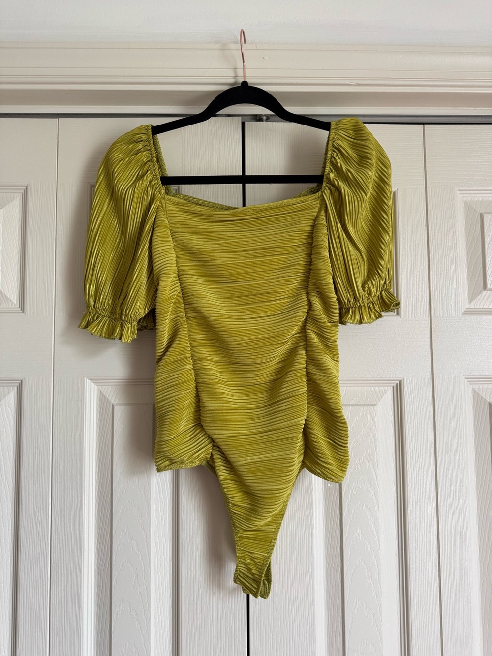 NWT Good Luck Gem Chartreuse Pleated Square-Neck Puff Sleeve Bodysuit Size M